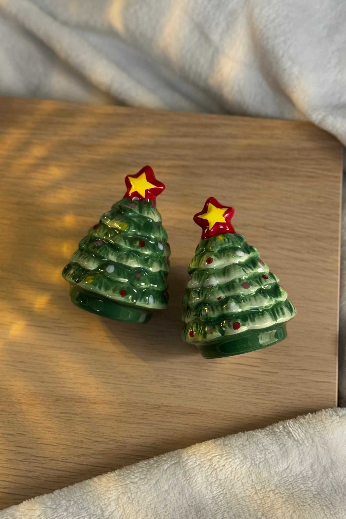 Salt & pepper christmas shakers