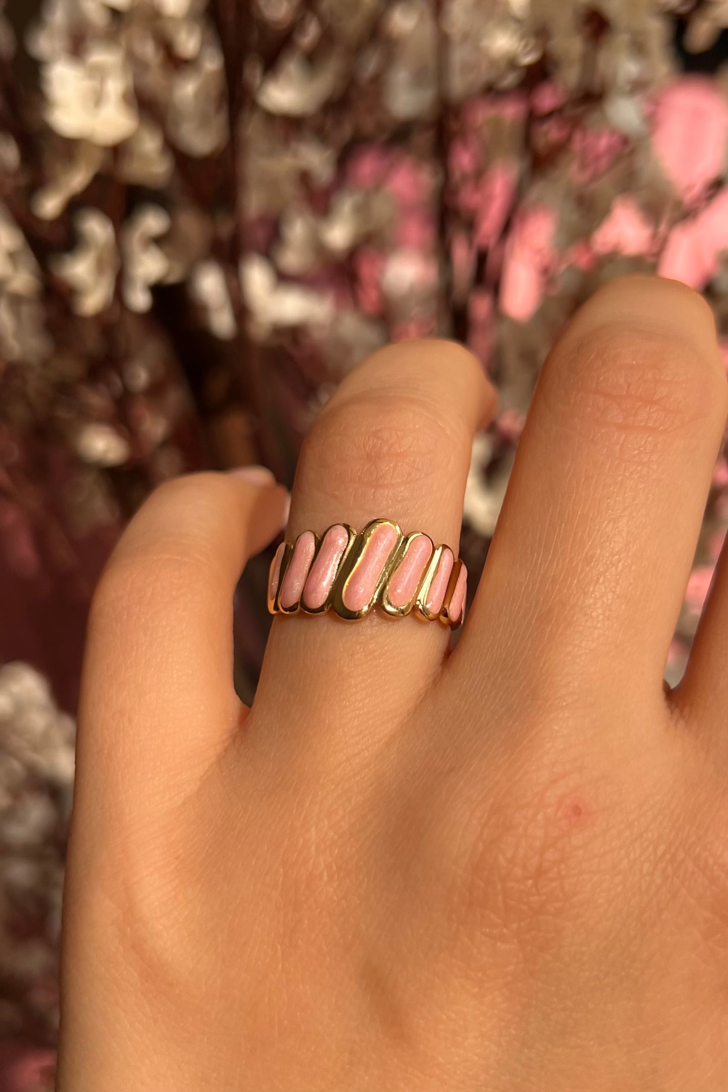 Diagonal stripe ring