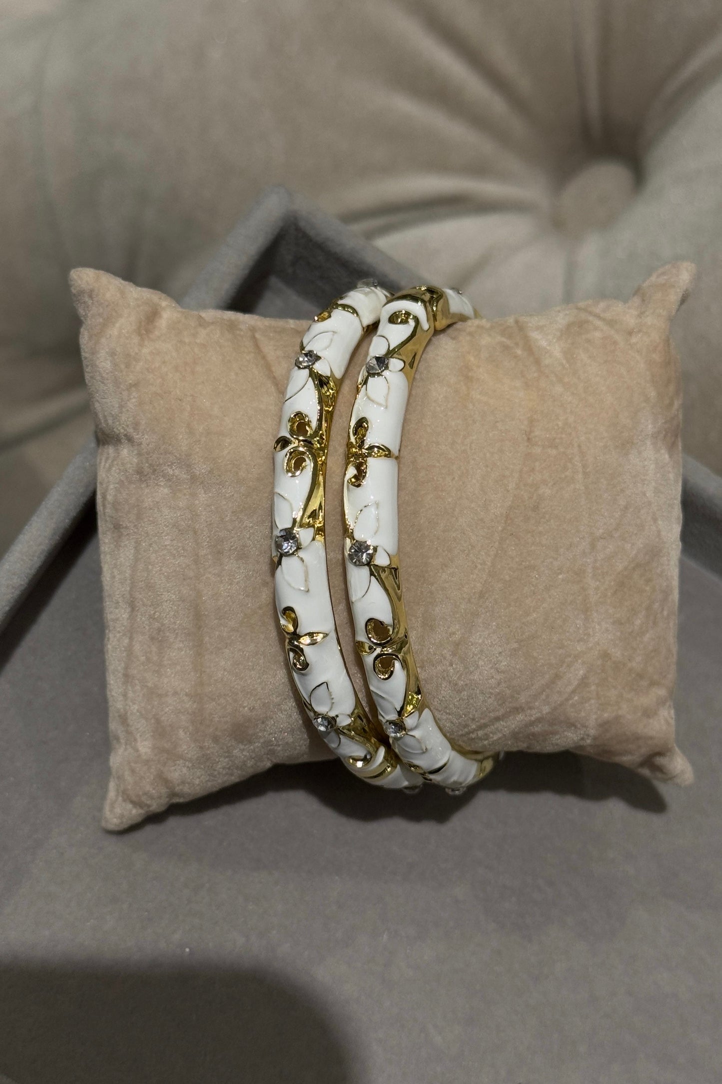 White flora bangle