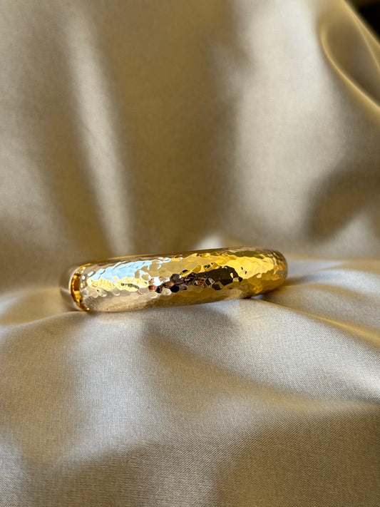 Sculpted bangle