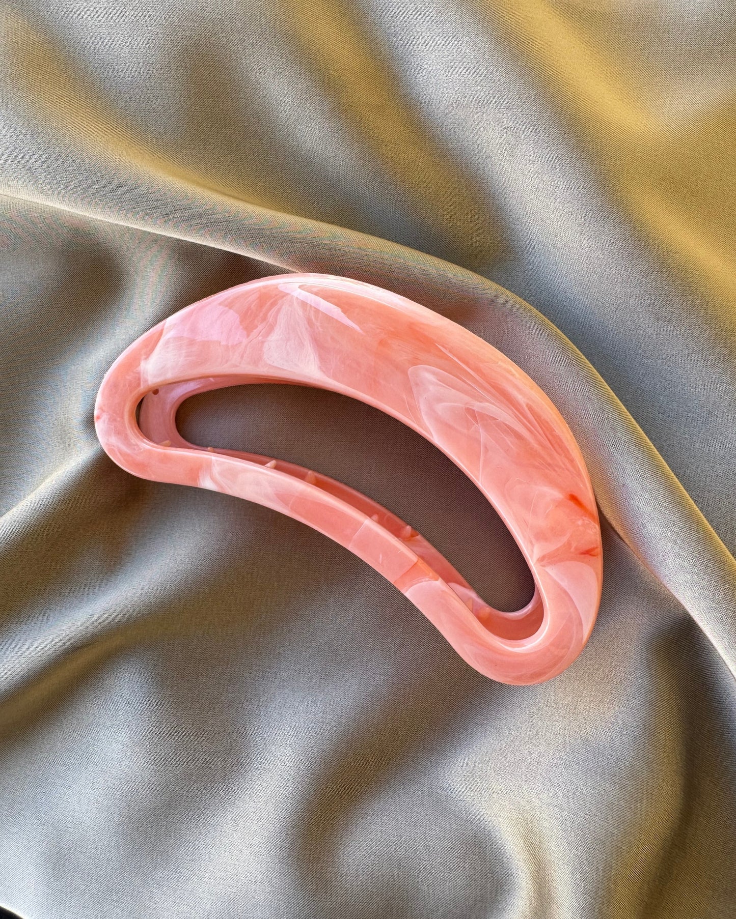 Peachy Swirl Curved Clip