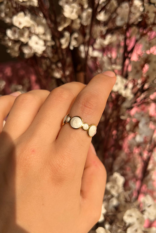 white circles ring