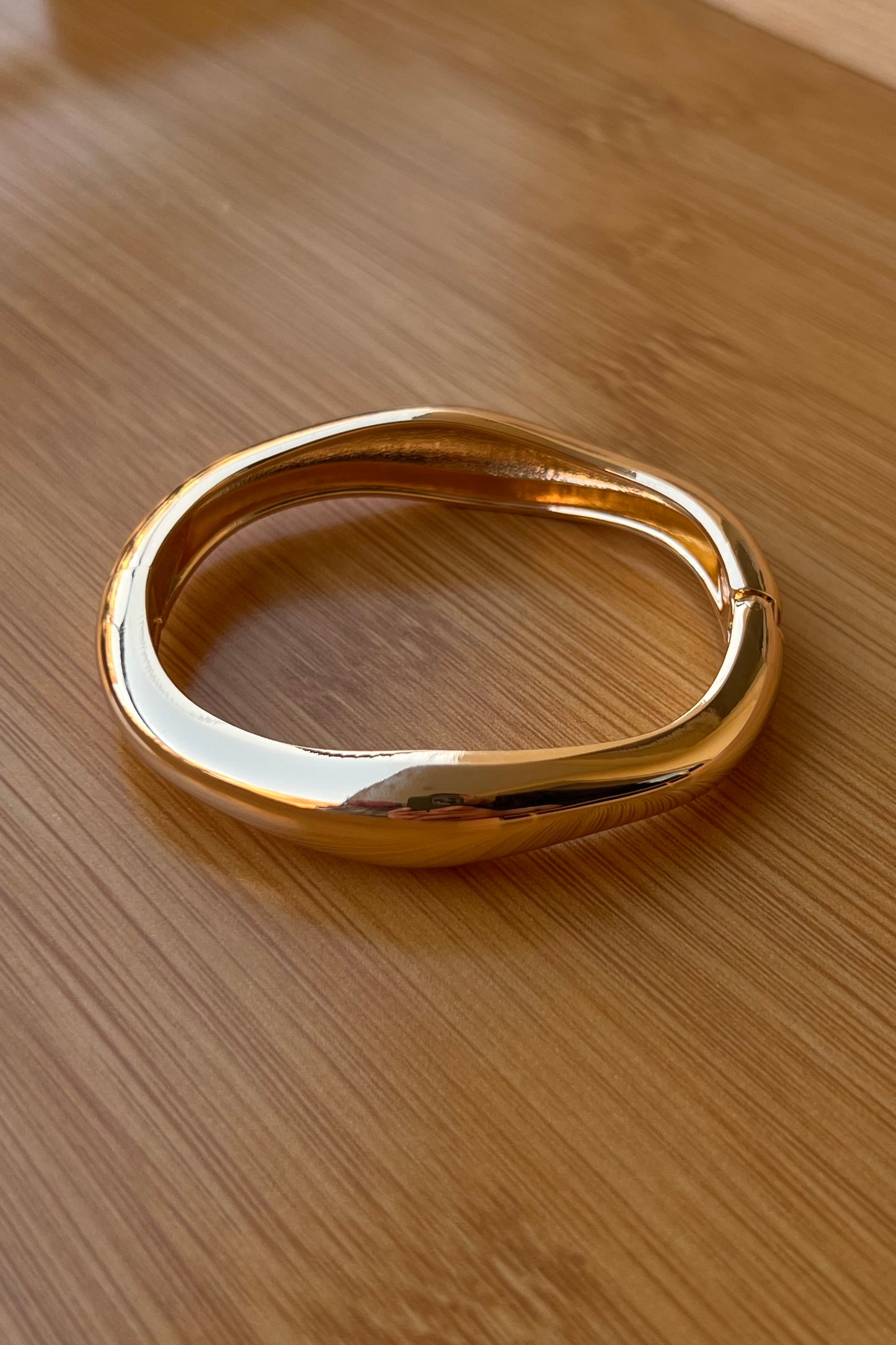 The slight-curve bangle