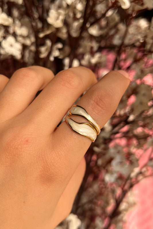 Double layered white ring