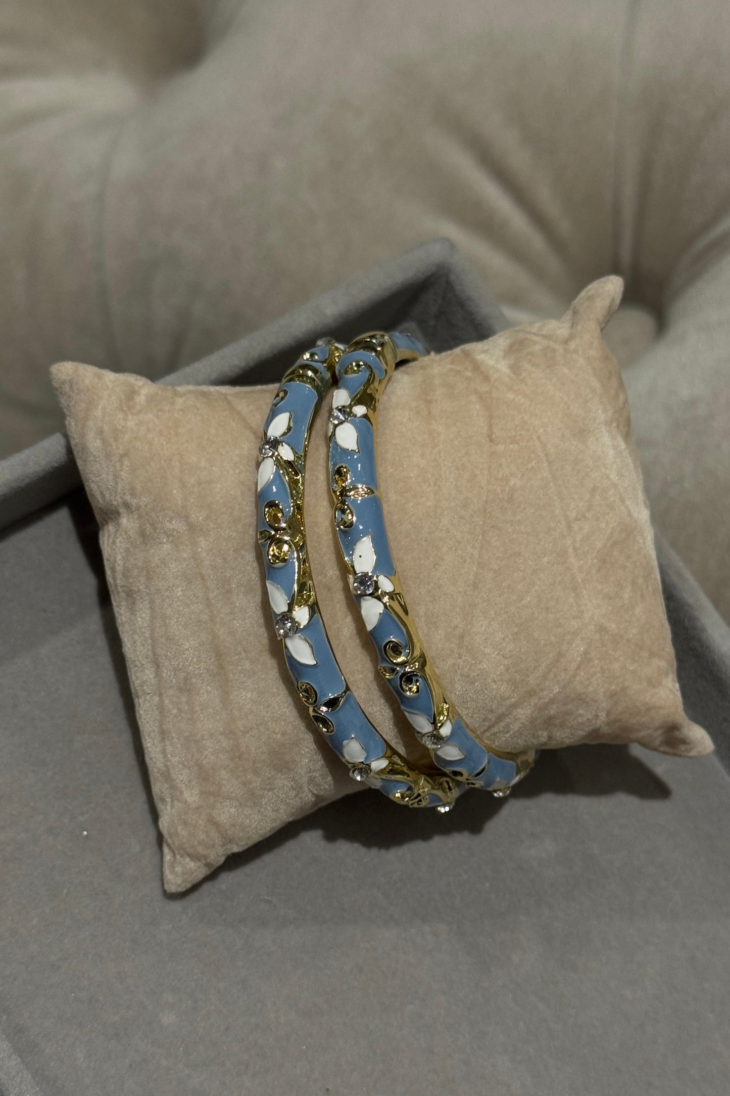Bluexwhite flora bangle