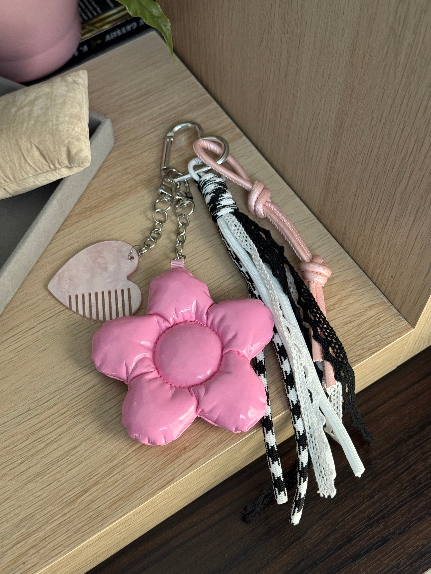 Giant flower keychain